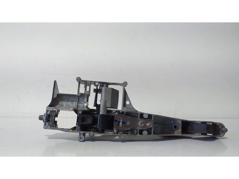 Recambio de maneta exterior delantera izquierda para peugeot 208 access referencia OEM IAM 9680168680 71652 R