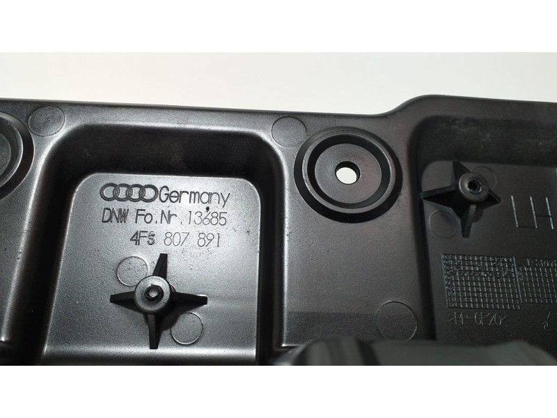 Recambio de molduras traseras para audi s6 berlina (4f2) 5.2 referencia OEM IAM 4F5807897 63043 