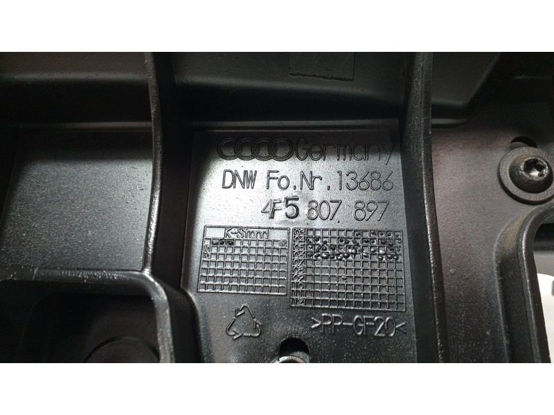 Recambio de molduras traseras para audi s6 berlina (4f2) 5.2 referencia OEM IAM 4F5807897 63043 