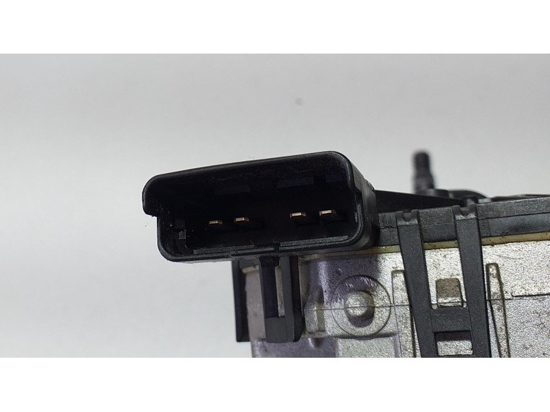 Recambio de motor limpia delantero para peugeot 208 access referencia OEM IAM 0390241540 71670 R