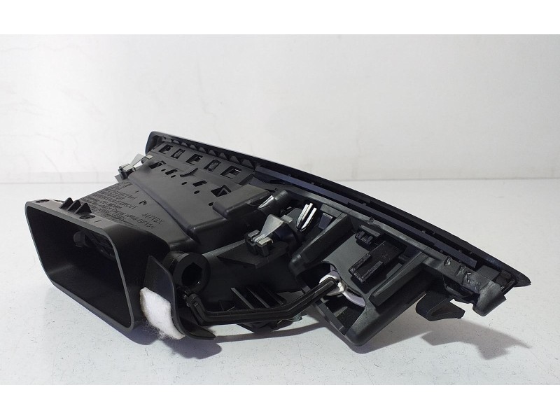 Recambio de rejilla aireadora para peugeot 208 access referencia OEM IAM 9673131677 71676 R