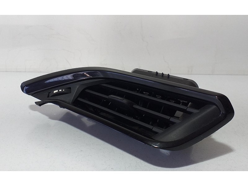 Recambio de rejilla aireadora para peugeot 208 access referencia OEM IAM 9673131677 71676 R