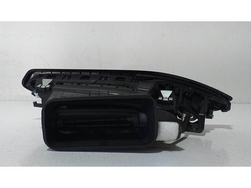 Recambio de rejilla aireadora para peugeot 208 access referencia OEM IAM 9673131677 71676 R
