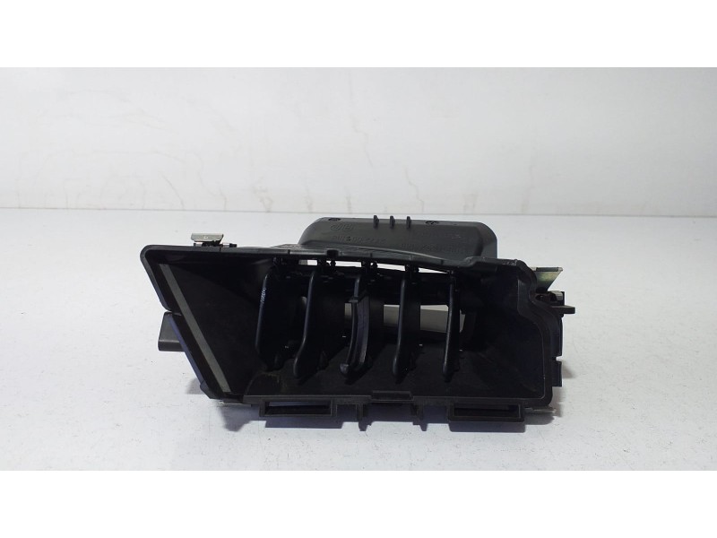 Recambio de rejilla aireadora para peugeot 208 access referencia OEM IAM 9633131777 71679 R