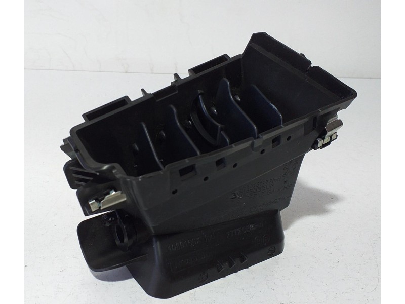 Recambio de rejilla aireadora para peugeot 208 access referencia OEM IAM 9633131777 71679 R