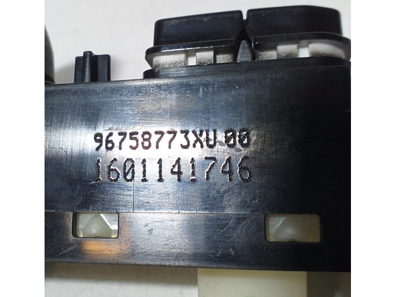 Recambio de sistema audio / radio cd para peugeot 208 access referencia OEM IAM 96758773XU 71685 R