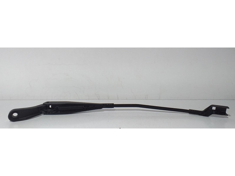 Recambio de brazo limpia delantero izquierdo para peugeot 208 access referencia OEM IAM 9673291980 71695 R