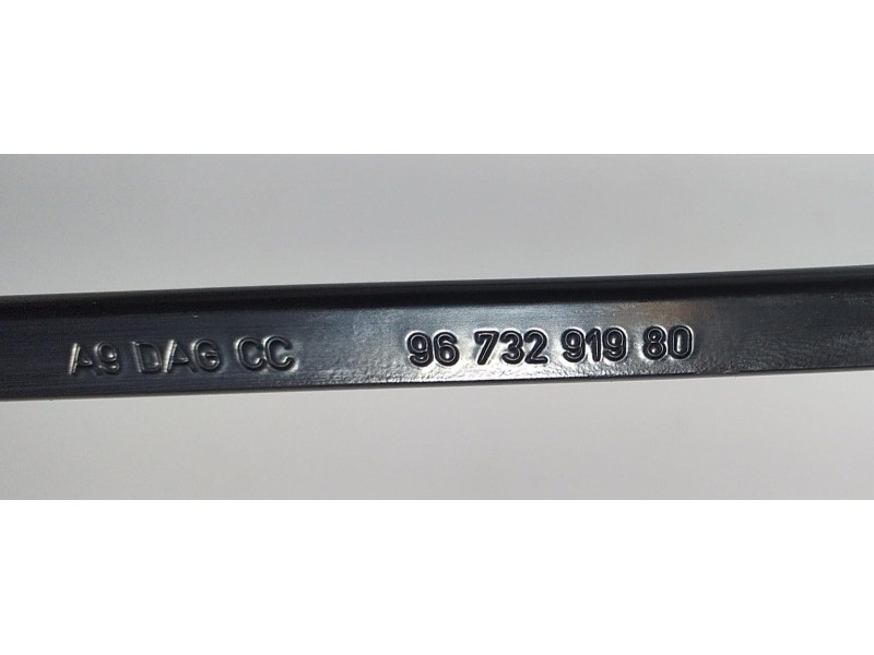 Recambio de brazo limpia delantero izquierdo para peugeot 208 access referencia OEM IAM 9673291980 71695 R