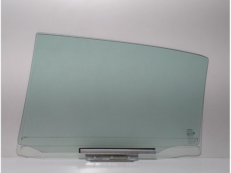 Recambio de luna trasera derecha para toyota corolla (e12) 1.6 linea terra berlina referencia OEM IAM 3ZZFE 63195 