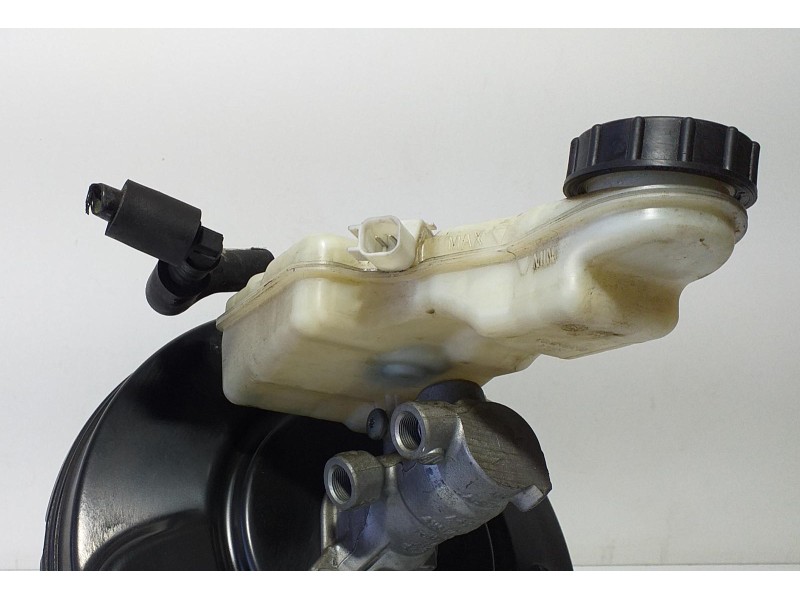 Recambio de servofreno para ford focus lim. (cb8) ambiente referencia OEM IAM BV612B195AD 71745 R