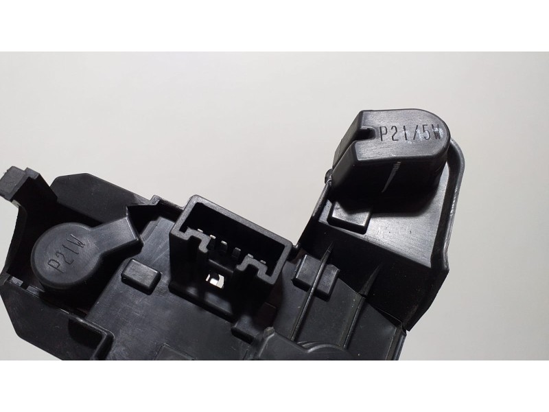 Recambio de portalamparas para toyota corolla (e12) 1.6 linea terra berlina referencia OEM IAM 3ZZFE 63200 