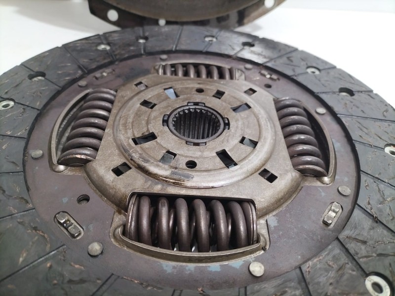 Recambio de kit embrague para ford transit caja cerrada ´06 2.4 tdci cat referencia OEM IAM JXFA 79723 R