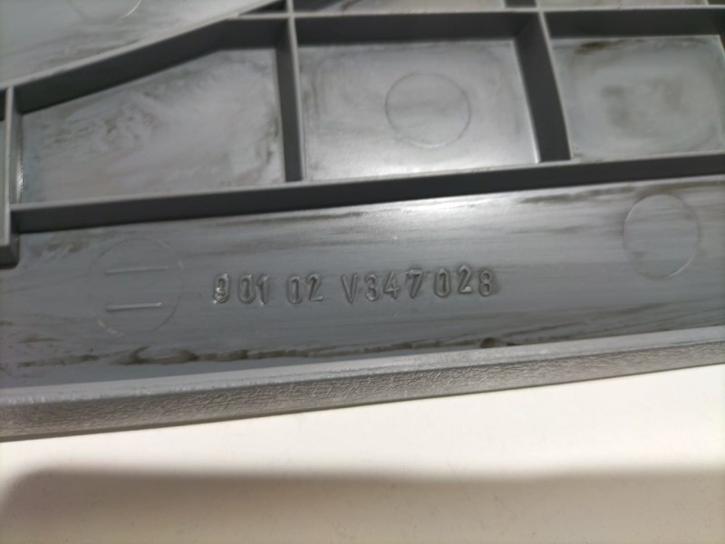 Recambio de molduras delanteras para ford transit caja cerrada ´06 2.4 tdci cat referencia OEM IAM 6C11V04325AC 79730 R