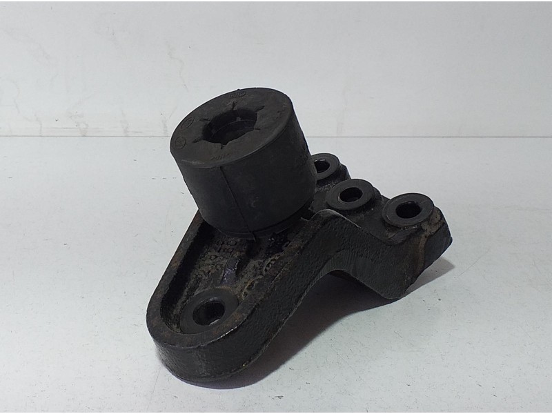 Recambio de soporte motor para kia sportage concept 4x2 referencia OEM IAM 218252Y600 71837 R