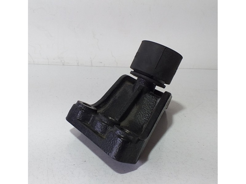 Recambio de soporte motor para kia sportage concept 4x2 referencia OEM IAM 218252Y600 71837 R