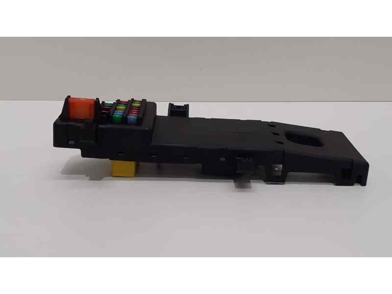 Recambio de caja reles / fusibles para saab 9-3 sport hatch 2.0 t vector referencia OEM IAM 518820022 38571 
