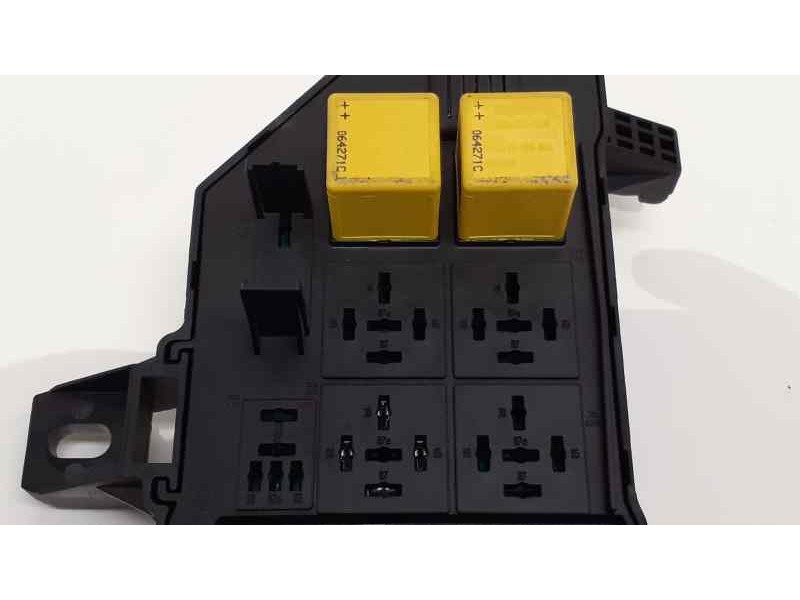 Recambio de caja reles / fusibles para saab 9-3 sport hatch 2.0 t vector referencia OEM IAM 518820022 38571 