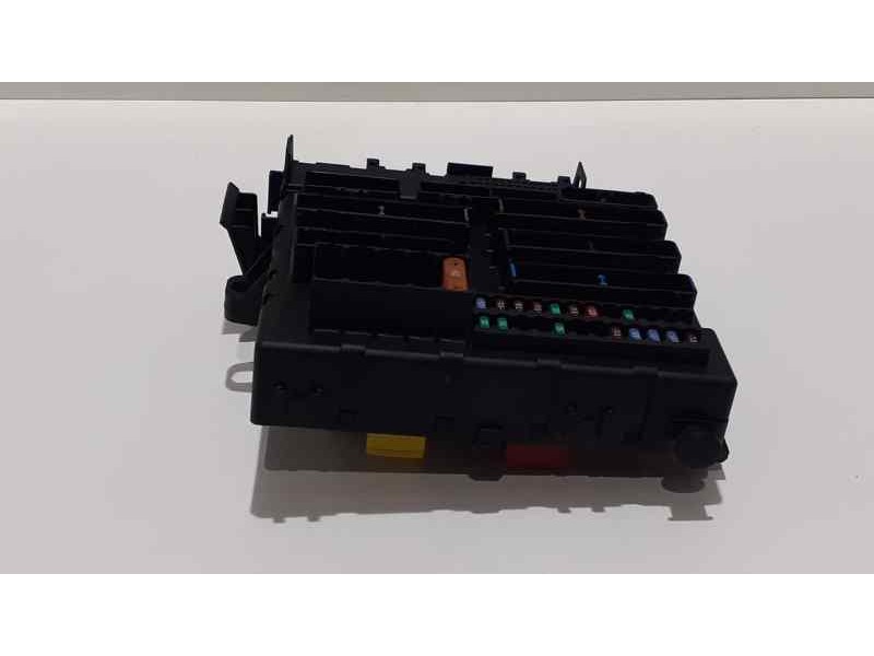 Recambio de caja reles / fusibles para saab 9-3 sport hatch 2.0 t vector referencia OEM IAM 460023260 38610 