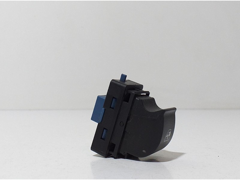 Recambio de mando elevalunas delantero derecho para opel combo d kasten l1h1 2,4t referencia OEM IAM T098 63369 