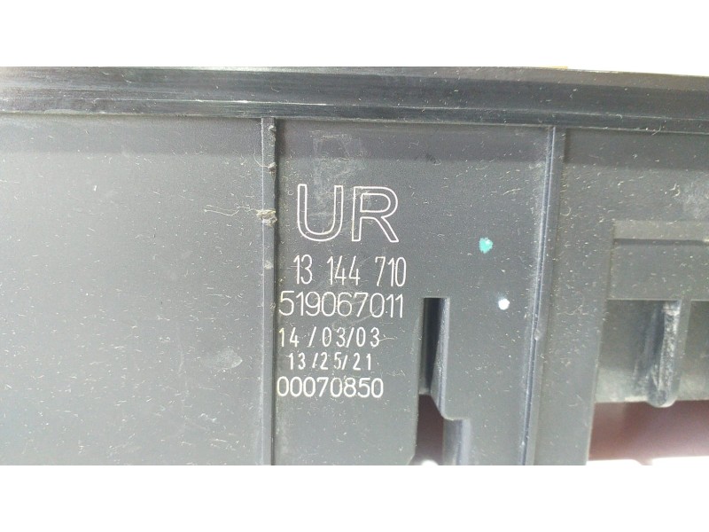 Recambio de caja reles / fusibles para opel signum básico referencia OEM IAM 13144710 71898 R