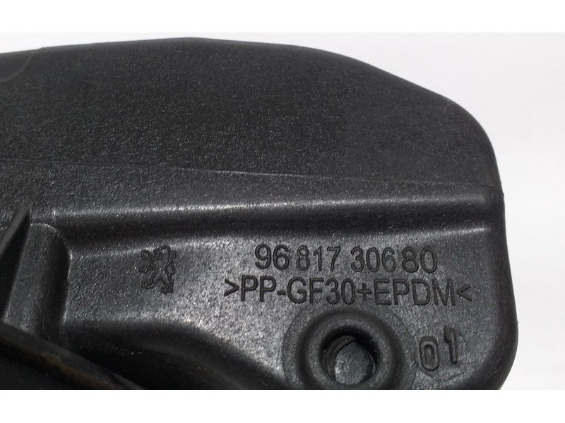 Recambio de tapa exterior combustible para peugeot 207 cc básico referencia OEM IAM 9681730680 63419 