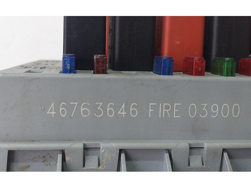 Recambio de caja reles / fusibles para fiat punto berlina (188) 1.2 16v elx referencia OEM IAM 46763646 71903 R Recambio de caja reles / fusibles para fiat punto berlina (188) 1.2 16v elx referencia OEM IAM 46763646 71903 R