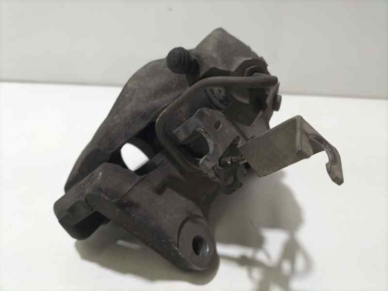 Recambio de pinza freno delantera derecha para audi a4 berlina (8e) 2.5 tdi (120kw) referencia OEM IAM 4B0615124 83296 