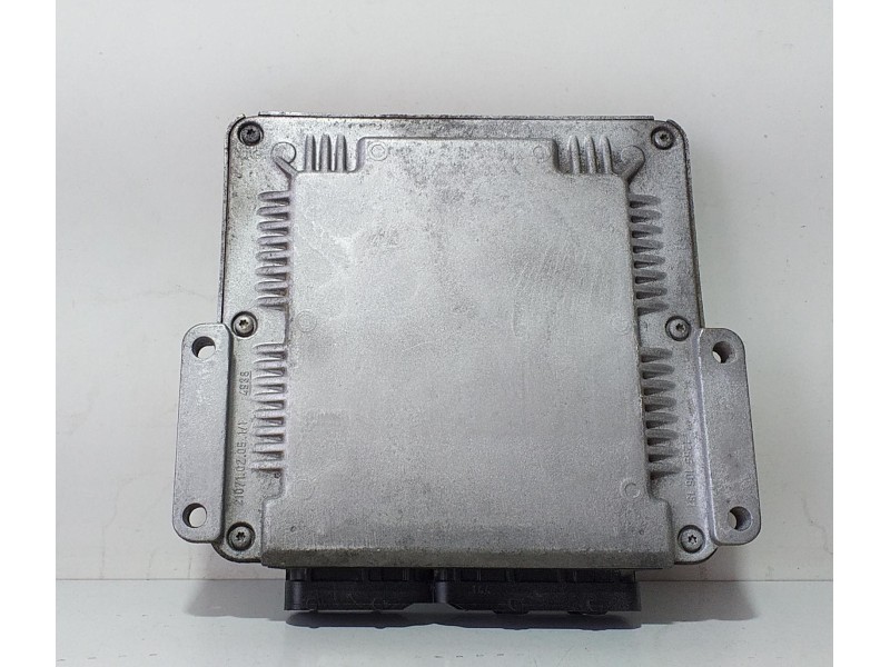 Recambio de centralita motor uce para chrysler voyager (rg) 2.5 crd se grand voyager 10 millones referencia OEM IAM P04727664AE 