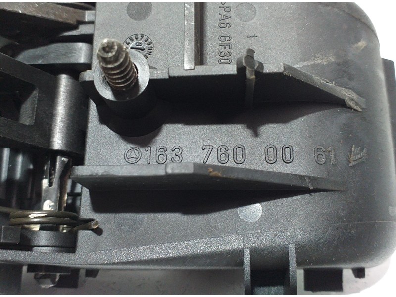 Recambio de maneta interior porton para mercedes-benz clase m (w163) 320 (163.154) referencia OEM IAM 1637600061 63683 