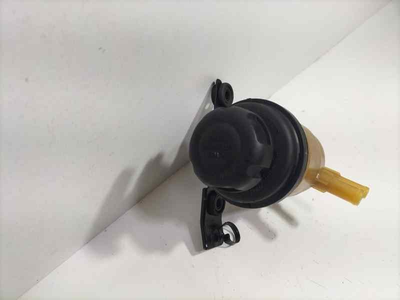 Recambio de deposito servo para hyundai tucson (jm) 2.0 crdi comfort (4wd) referencia OEM IAM D4EA 84191 