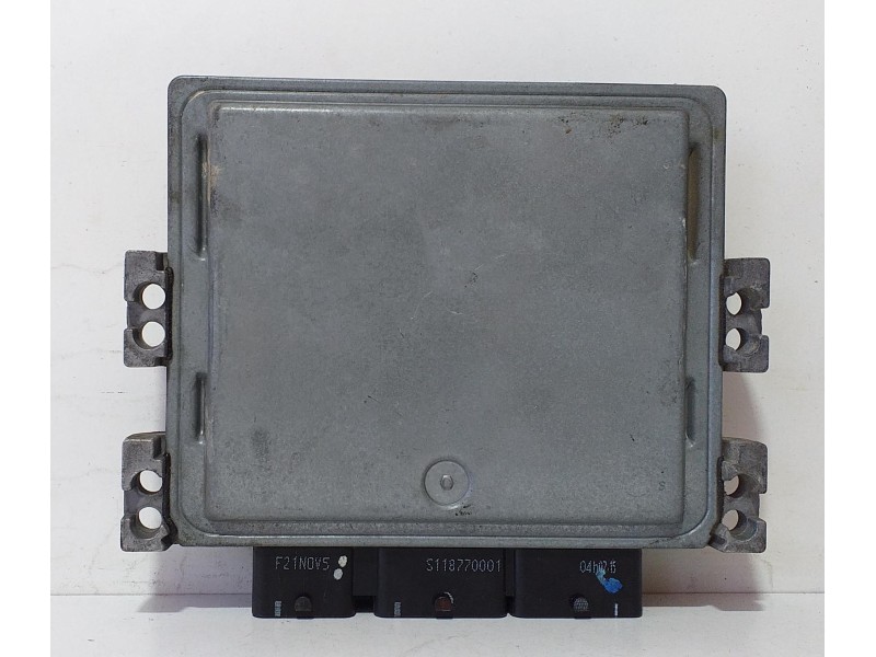 Recambio de centralita motor uce para renault scenic ii authentique referencia OEM IAM 8200565863 72277 R