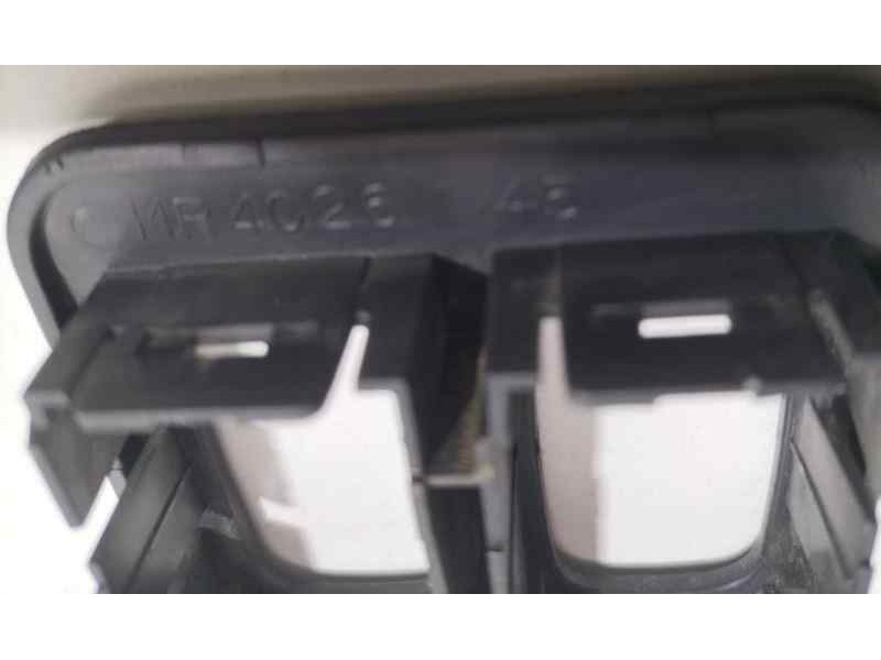 Recambio de molduras delanteras para mitsubishi montero (v60/v70) 3.2 di-d instyle (5-ptas.) referencia OEM IAM MR402643 79904 