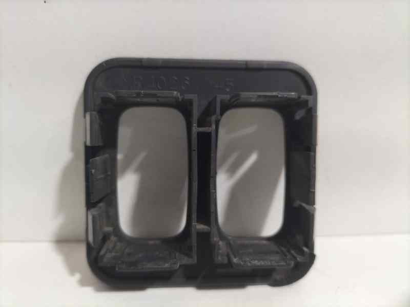 Recambio de molduras delanteras para mitsubishi montero (v60/v70) 3.2 di-d instyle (5-ptas.) referencia OEM IAM MR402643 79904 