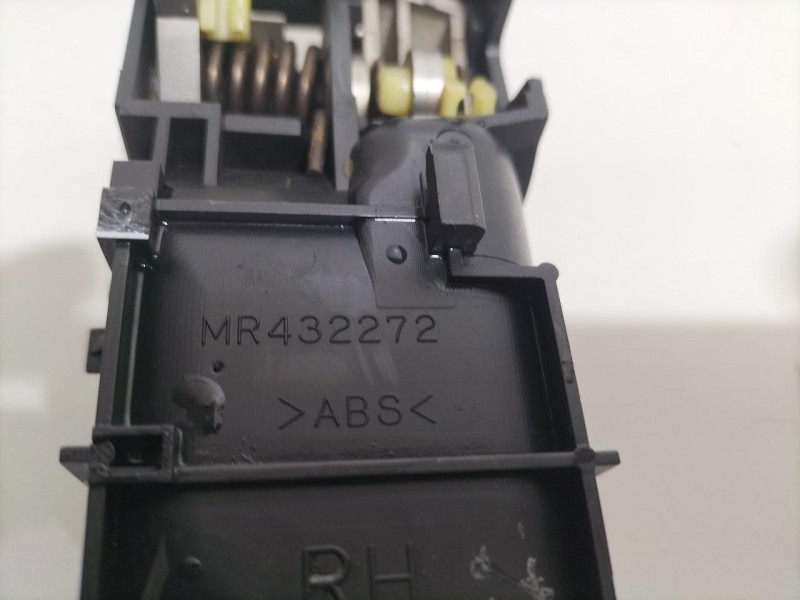 Recambio de maneta interior trasera derecha para mitsubishi montero (v60/v70) 3.2 di-d instyle (5-ptas.) referencia OEM IAM MR43