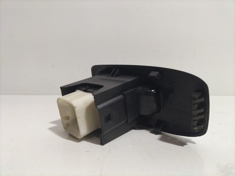 Recambio de mando elevalunas trasero derecho para mitsubishi montero (v60/v70) 3.2 di-d instyle (5-ptas.) referencia OEM IAM MR4