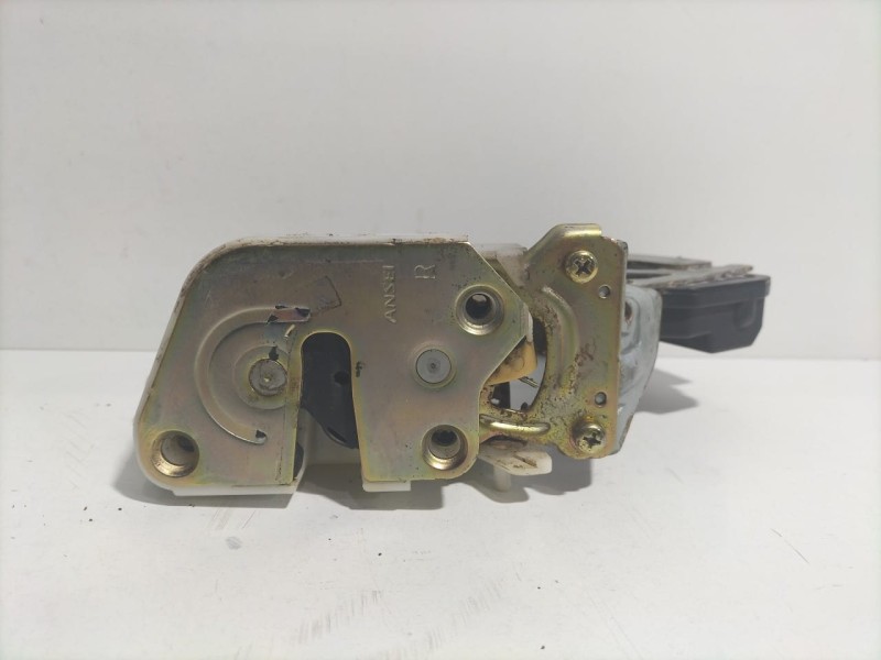 Recambio de cerradura puerta trasera derecha para mitsubishi montero (v60/v70) 3.2 di-d instyle (5-ptas.) referencia OEM IAM MR3
