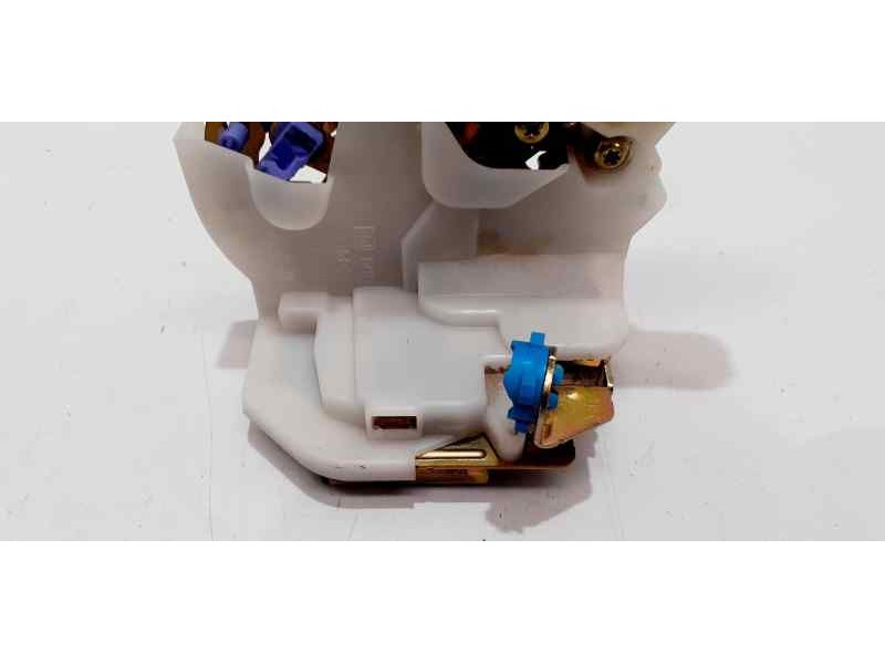 Recambio de cerradura puerta trasera derecha para nissan x-trail (t30) comfort plus referencia OEM IAM 805524U300 43773 