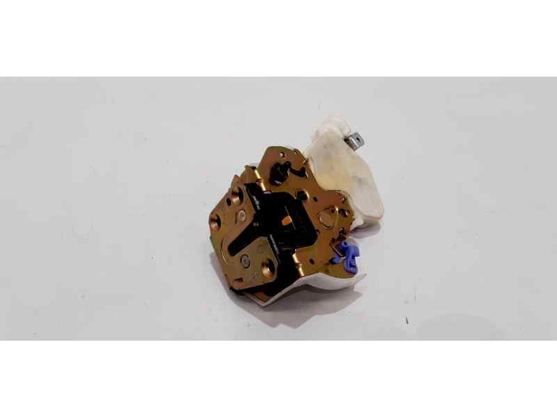 Recambio de cerradura puerta trasera derecha para nissan x-trail (t30) comfort plus referencia OEM IAM 805524U300 43773 