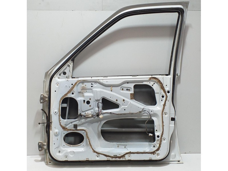 Recambio de puerta delantera derecha para nissan terrano/terrano.ii (r20) comfort referencia OEM IAM TD27TI 72550  Recambio de puerta delantera derecha para nissan terrano/terrano.ii (r20) comfort referencia OEM IAM TD27TI 72550
