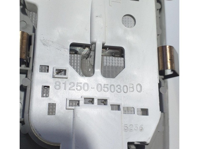 Recambio de luz interior para toyota auris business referencia OEM IAM 8125005030B0 72574 R