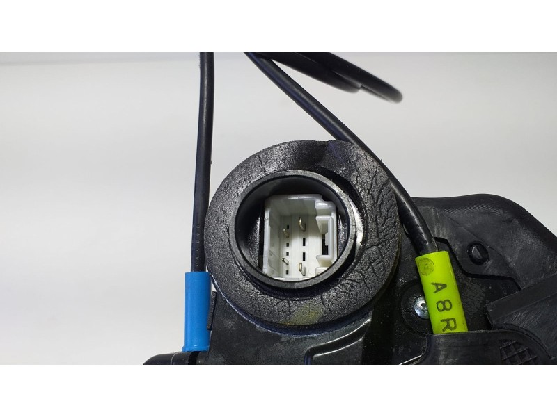 Recambio de cerradura puerta trasera derecha para toyota auris business referencia OEM IAM 6905005050 72576 R