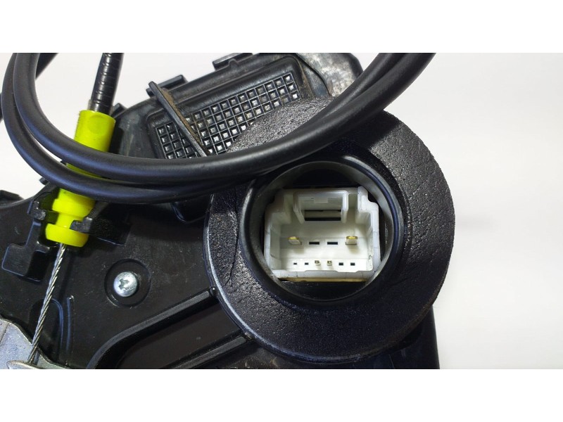 Recambio de cerradura puerta delantera derecha para toyota auris business referencia OEM IAM 6903012490 72578 R