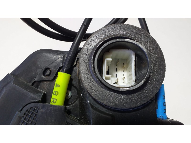 Recambio de cerradura puerta trasera izquierda para toyota auris business referencia OEM IAM 6906005050 72579 R