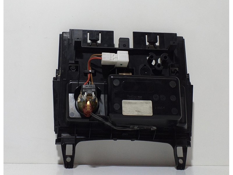 Recambio de cenicero para mercedes-benz clase c (w204) berlina c 350 cdi (204.022) referencia OEM IAM A2046801350 64072 