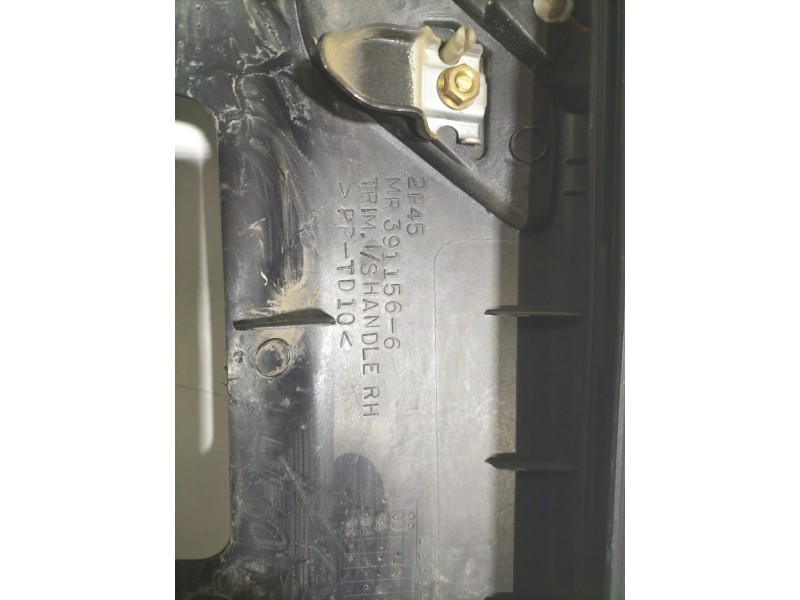 Recambio de guarnecido puerta trasera derecha para mitsubishi montero (v60/v70) 3.2 di-d instyle (5-ptas.) referencia OEM IAM MR