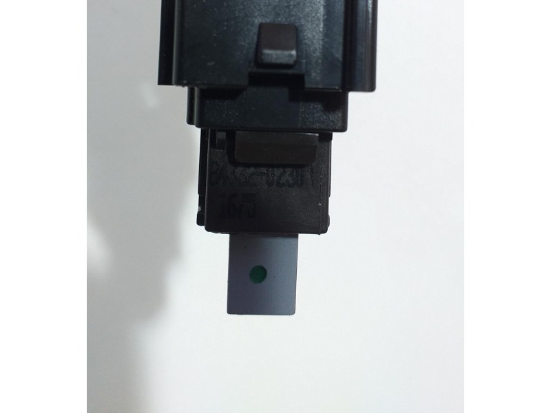 Recambio de warning para toyota auris business referencia OEM IAM 8433202300 72598 R