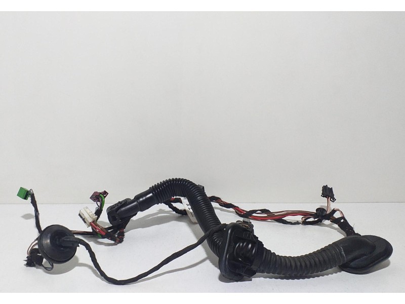 Recambio de puerta trasera izquierda para mercedes-benz clase c (w204) berlina c 350 cdi (204.022) referencia OEM IAM A204440770