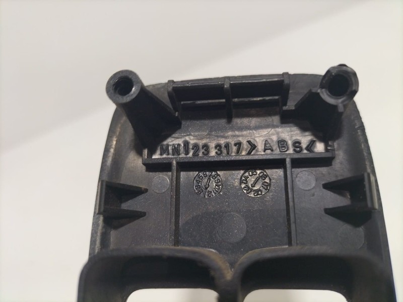 Recambio de mando elevalunas delantero izquierdo para mitsubishi montero (v60/v70) 3.2 di-d instyle (5-ptas.) referencia OEM IAM