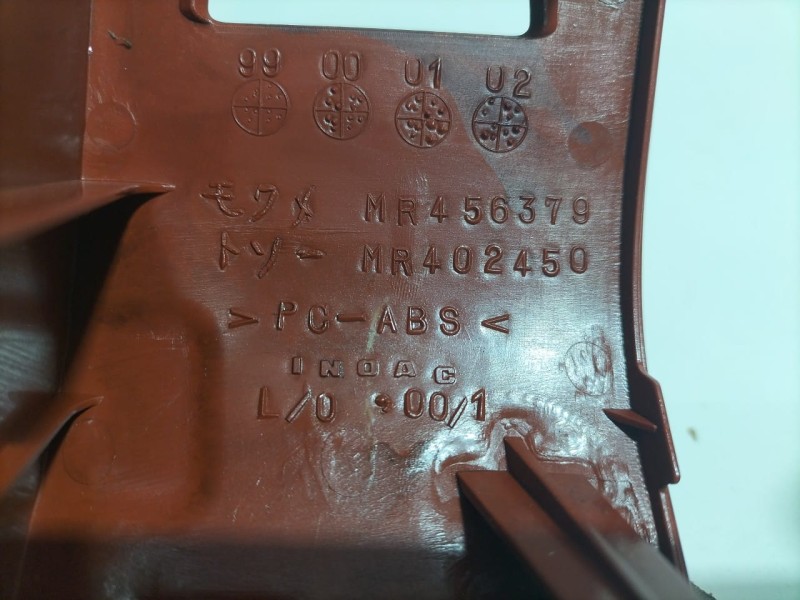 Recambio de molduras delanteras para mitsubishi montero (v60/v70) 3.2 di-d instyle (5-ptas.) referencia OEM IAM MR456379 79936 