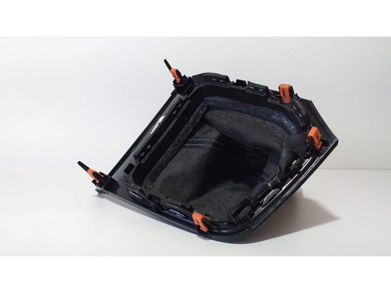 Recambio de guarnecidos palanca cambio para toyota auris business referencia OEM IAM 5884302840 72610 R